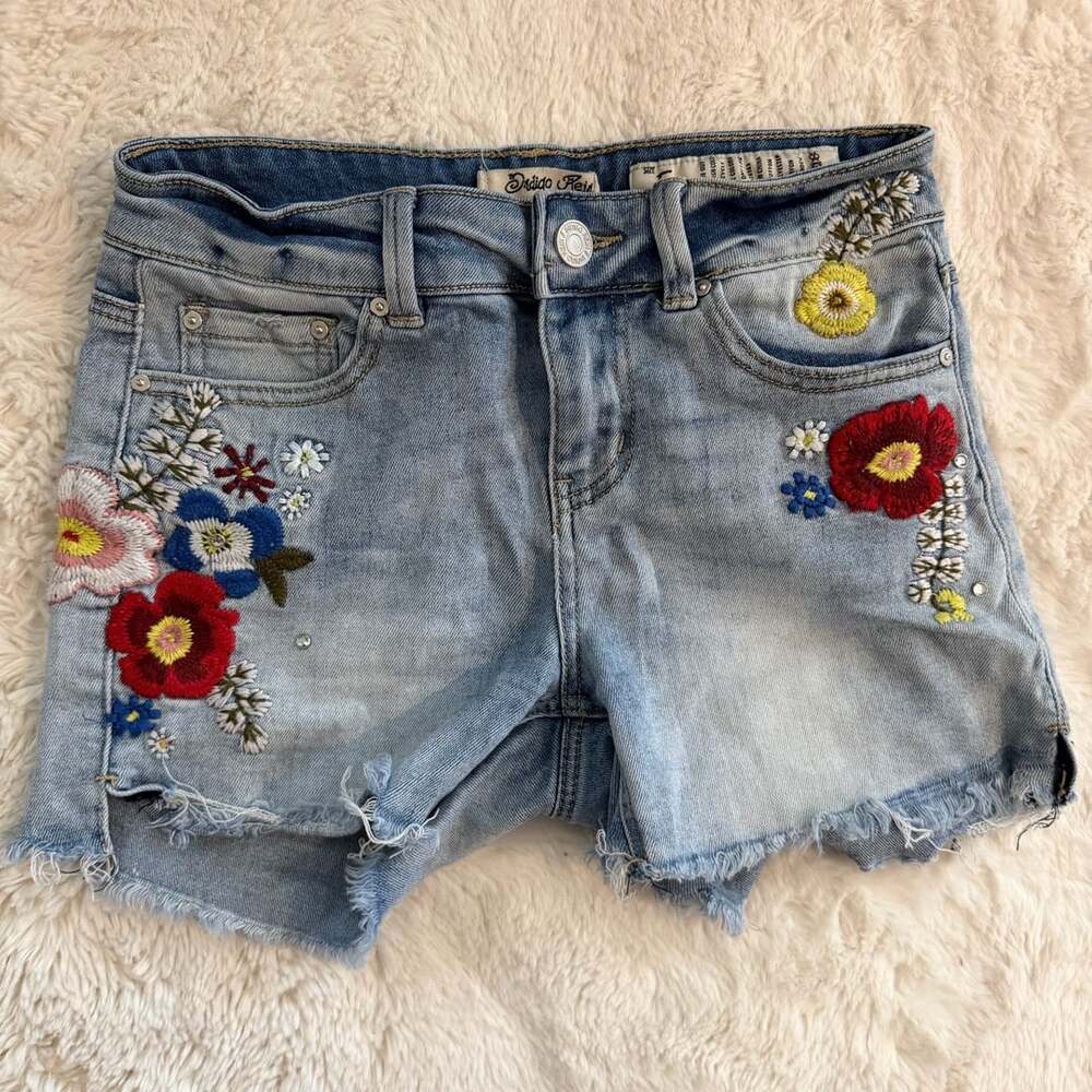 Indigo Rein Embroidered Floral Light Wash Denim Cut Off Shorts Size 5